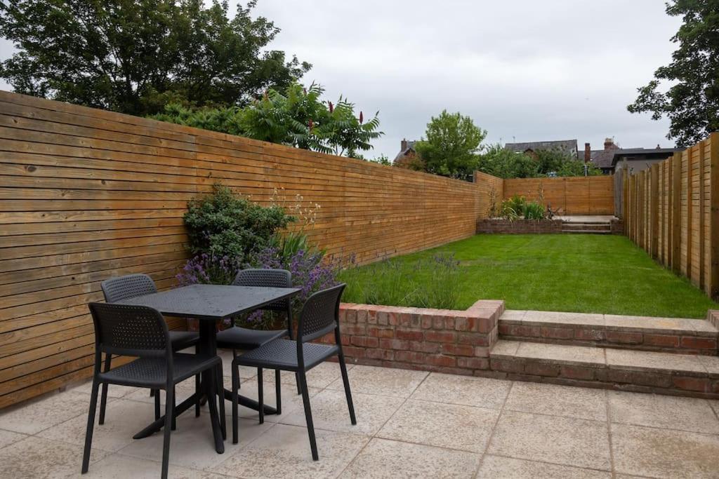 Hereford - Clifton Villa - Beautifully Presented House Located A Short Walk From City Centre - Sleeps 6 Guests - Perfect For Exploring Hereford - Hosted By Rentmyhouse מראה חיצוני תמונה