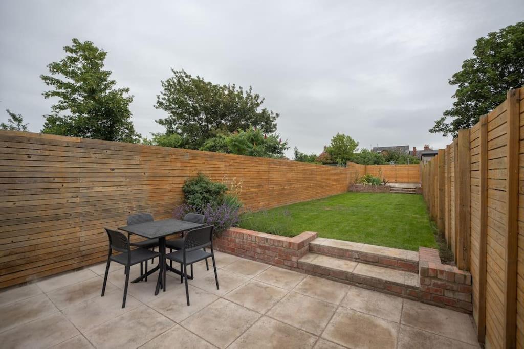 Hereford - Clifton Villa - Beautifully Presented House Located A Short Walk From City Centre - Sleeps 6 Guests - Perfect For Exploring Hereford - Hosted By Rentmyhouse מראה חיצוני תמונה