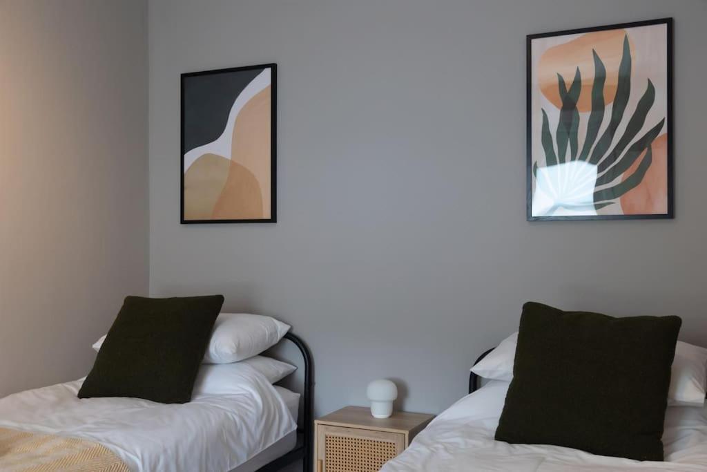 Hereford - Clifton Villa - Beautifully Presented House Located A Short Walk From City Centre - Sleeps 6 Guests - Perfect For Exploring Hereford - Hosted By Rentmyhouse מראה חיצוני תמונה