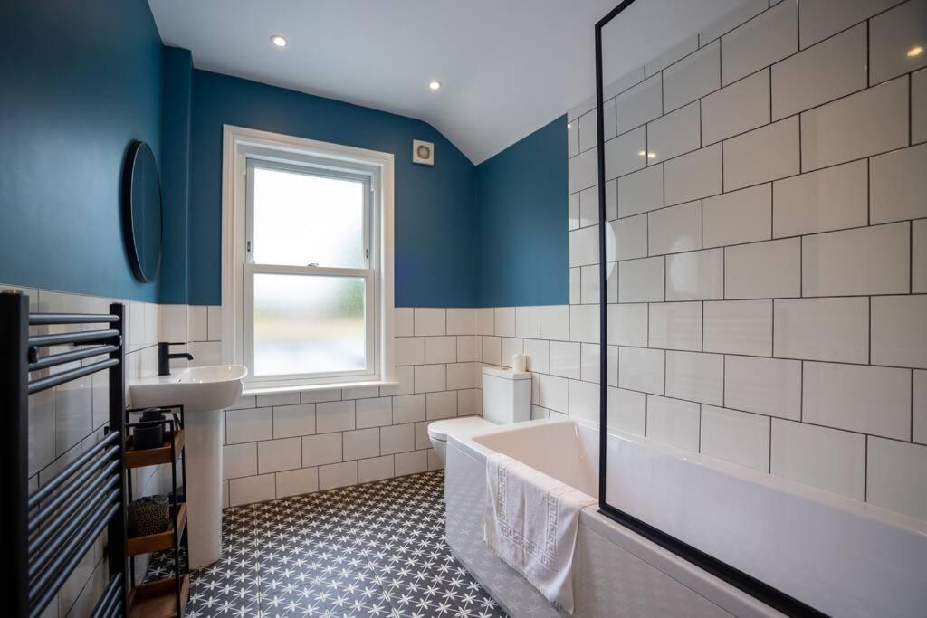 Hereford - Clifton Villa - Beautifully Presented House Located A Short Walk From City Centre - Sleeps 6 Guests - Perfect For Exploring Hereford - Hosted By Rentmyhouse מראה חיצוני תמונה