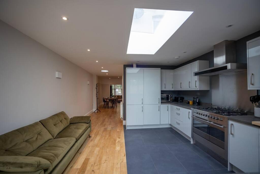 Hereford - Clifton Villa - Beautifully Presented House Located A Short Walk From City Centre - Sleeps 6 Guests - Perfect For Exploring Hereford - Hosted By Rentmyhouse מראה חיצוני תמונה