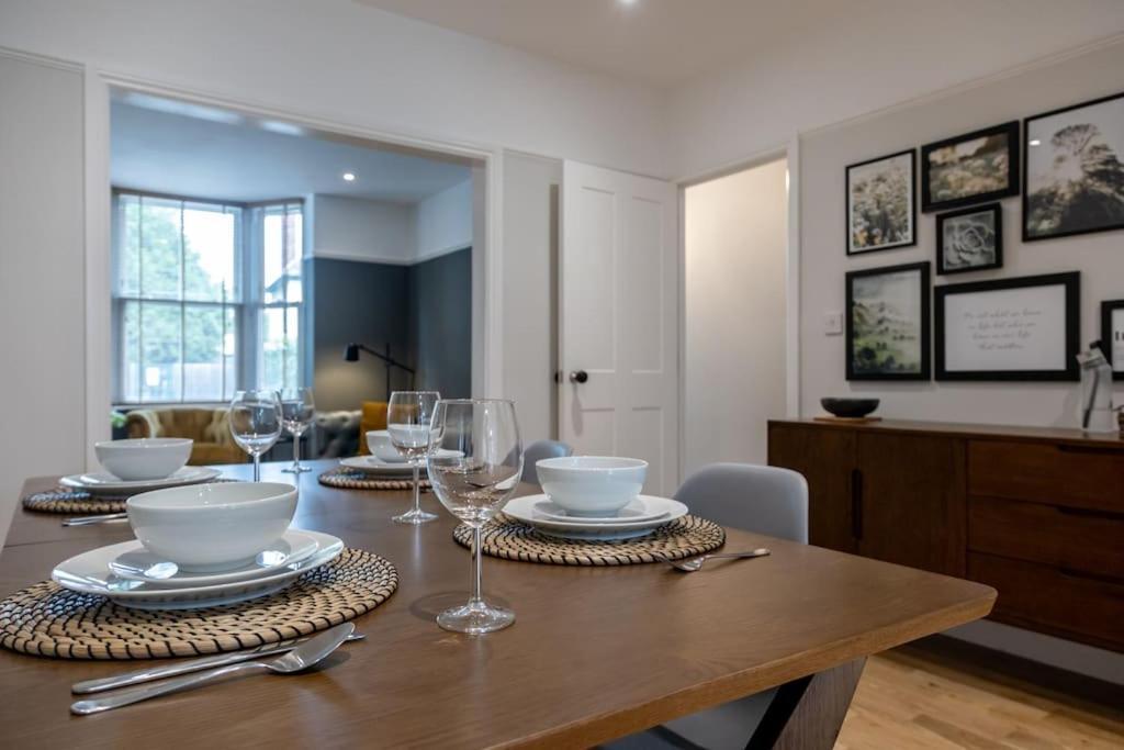 Hereford - Clifton Villa - Beautifully Presented House Located A Short Walk From City Centre - Sleeps 6 Guests - Perfect For Exploring Hereford - Hosted By Rentmyhouse מראה חיצוני תמונה