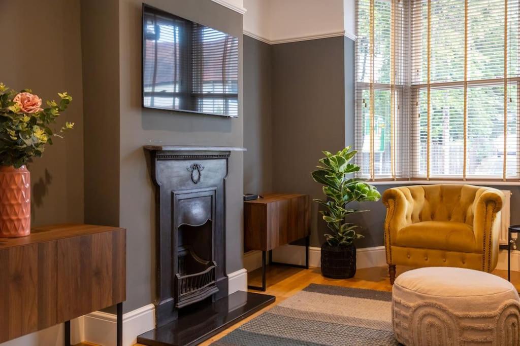 Hereford - Clifton Villa - Beautifully Presented House Located A Short Walk From City Centre - Sleeps 6 Guests - Perfect For Exploring Hereford - Hosted By Rentmyhouse מראה חיצוני תמונה